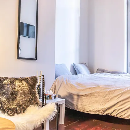 דירה Lovely With View At Vibrant Ghent, Breezy Balcony *