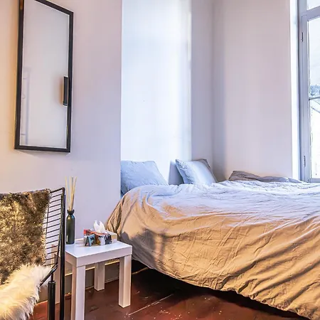 Lovely With View At Vibrant Ghent, Breezy Balcony דירה