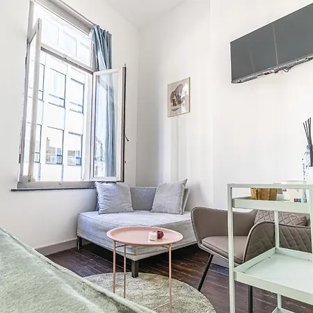 דירה Lovely With View At Vibrant Ghent, Breezy Balcony *