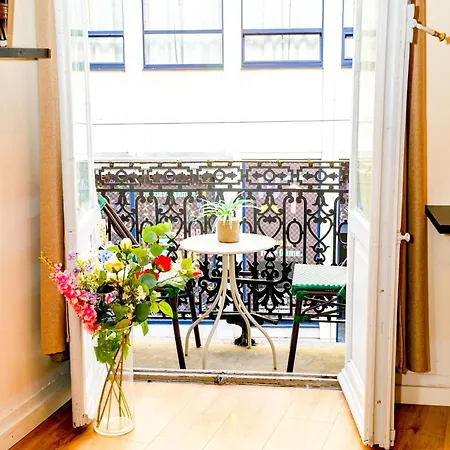 דירה Lovely With View At Vibrant Ghent, Breezy Balcony גנט