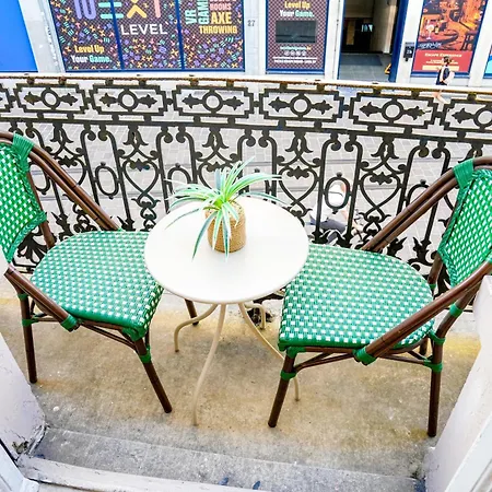 דירה Lovely With View At Vibrant Ghent, Breezy Balcony